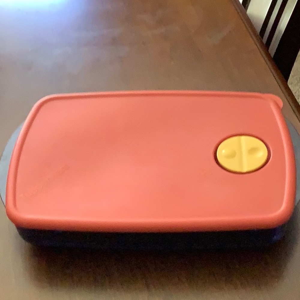 Tupperware microwave dish
